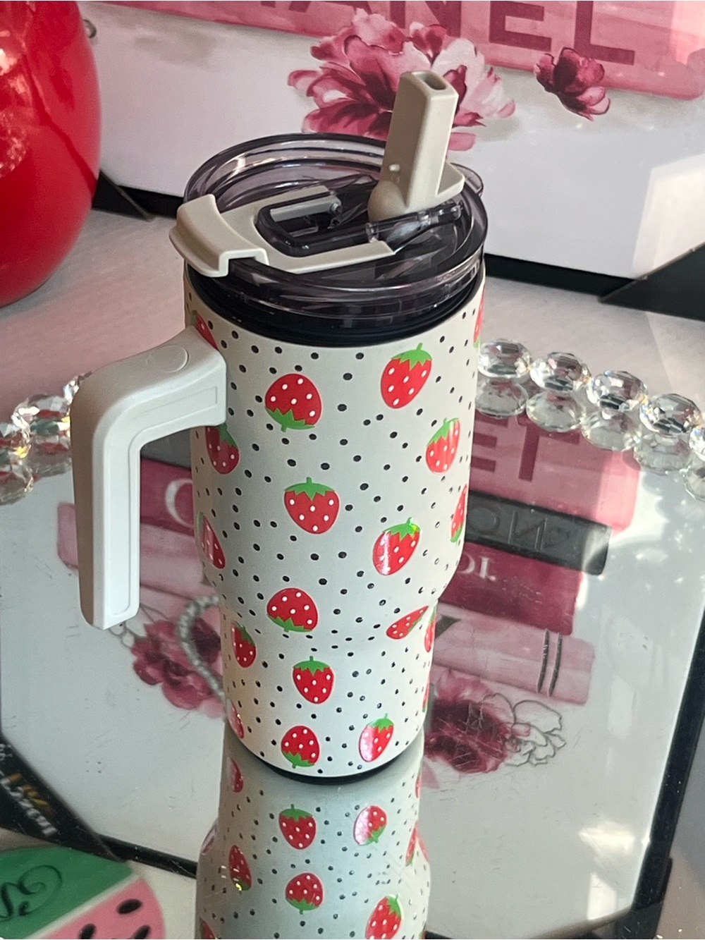 Hydrapeak Strawberry Print White Travel Mug with Handle new 40 onz - Picture 6 of 11
